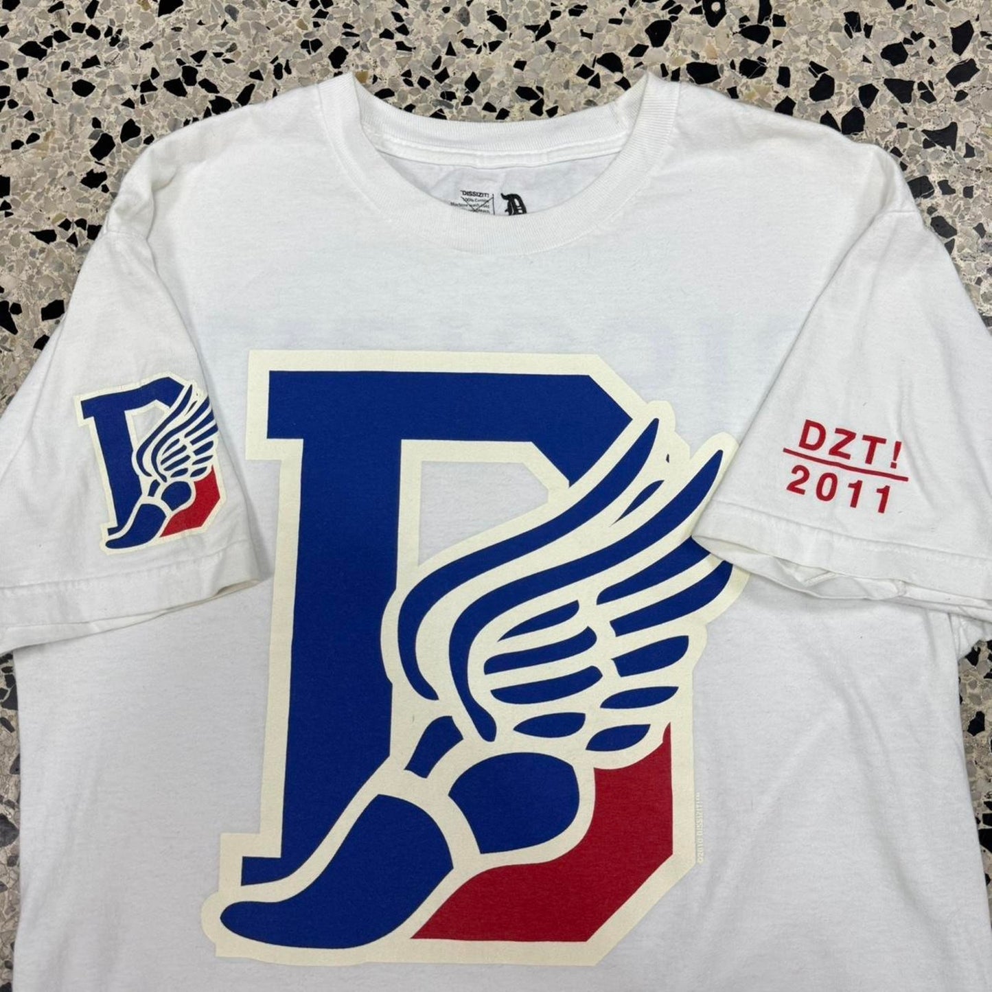 VINTAGE Y2K 2011 DISSIZIT D-WING POLO RIP TEE: