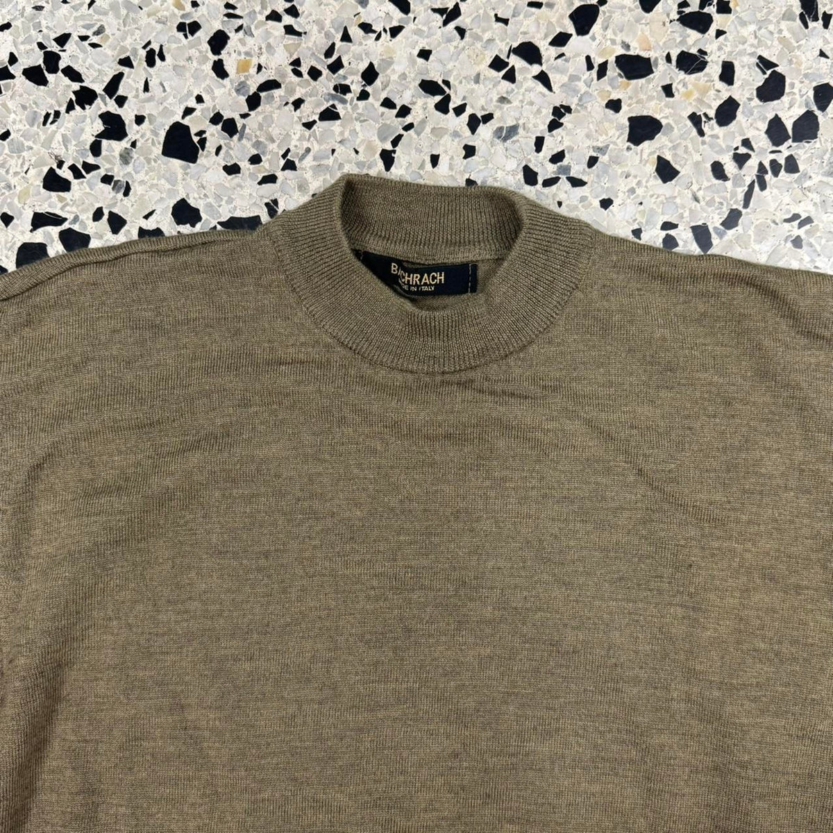 VINTAGE BACHRACH MADE IN ITALY 100% FINE MERINO WOOL TAN SWEATER: