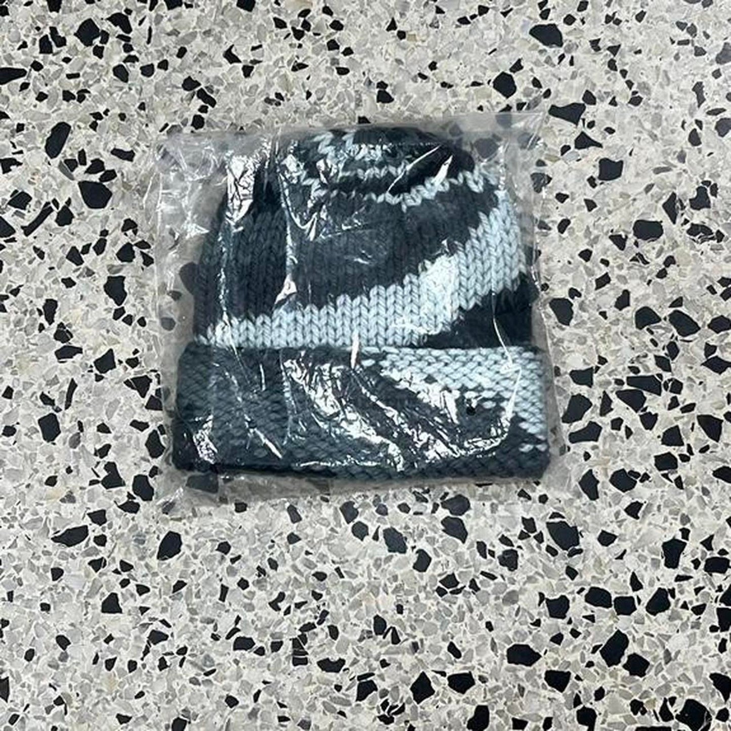 SUPREME SS 24 KNIT BLACK/WHITE BEANIE: