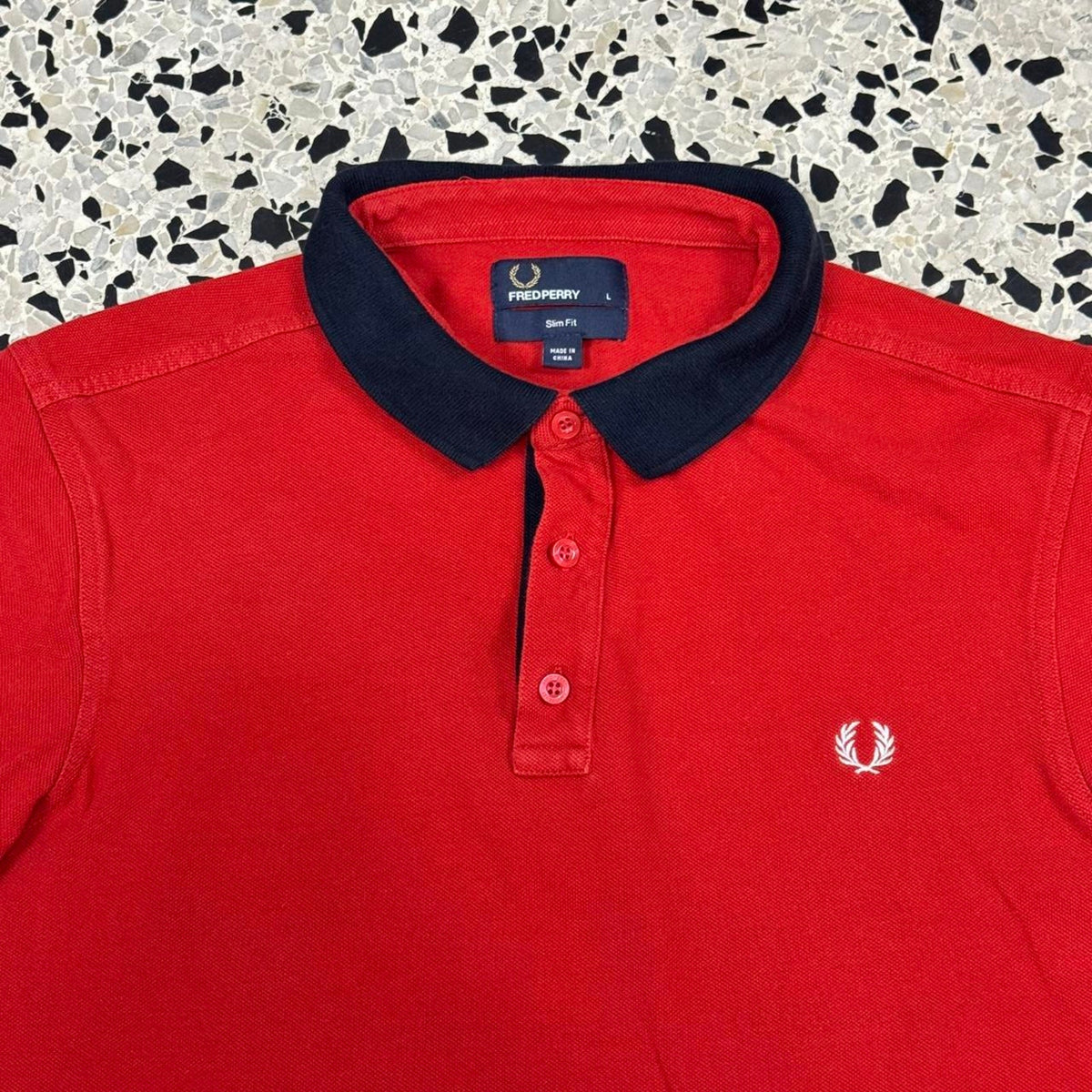 FRED PERRY SLIM FIT RED POLO SHIRT W/ BLUE COLLAR & WHITE CUFFS: