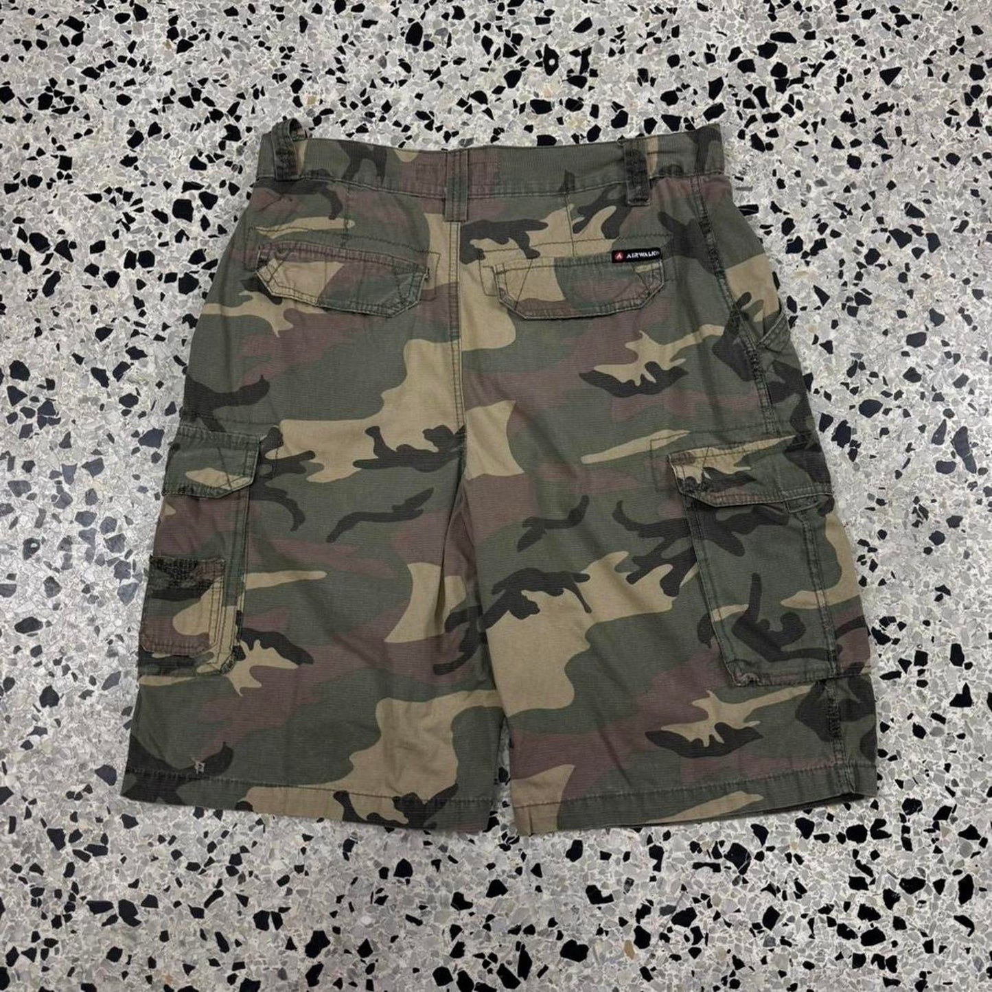 VINTAGE Y2K AIRWALK CARGO CAMO SHORTS: