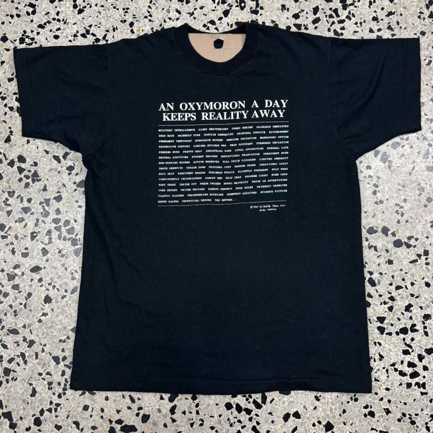 VINTAGE 90S SINGLE STITCH AN OXYMORON A DAY KEEPS REALITY AWAY TEE: