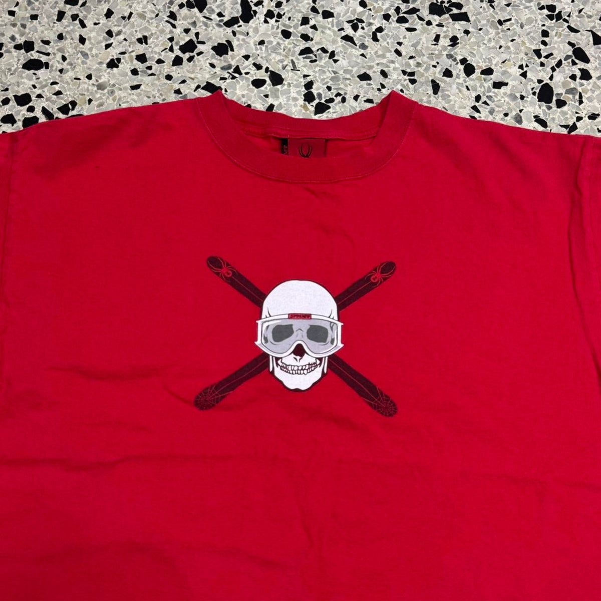 VINTAGE Y2K SPYDER SNOWSPORTS APPAREL SKULL & SKIS TEE: