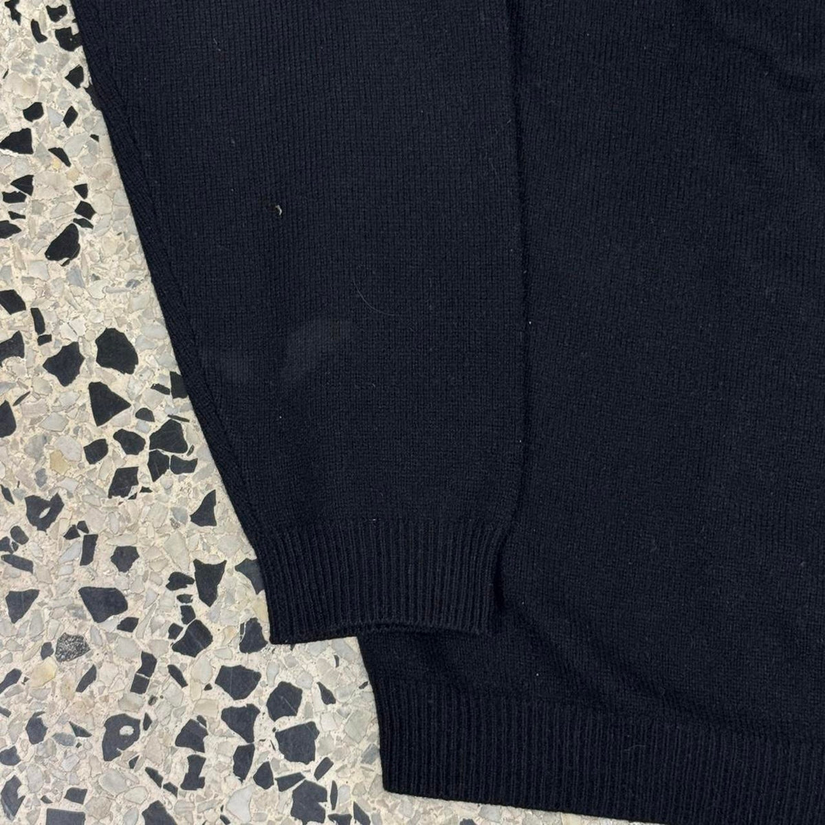 VINTAGE PURE 2-PLY CASHMERE MADE IN HONG KONG V-NECK SWEATER: