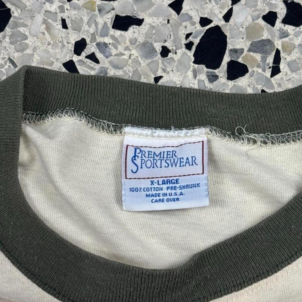 VINTAGE 80S 90S SINGLE STITCH  DOUBLE SIDED KENTUCKY DERBY HORSES TWO TONE TEE: