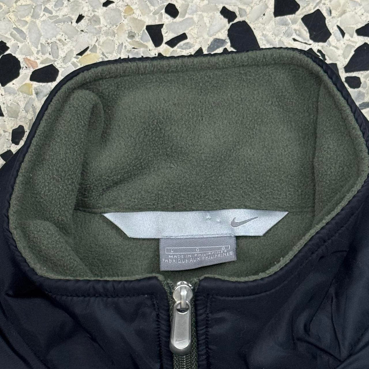 VINTAGE Y2K NIKE SILVER TAG OLIVE GREEN & BLACK QUARTER ZIP FLEECE SWEATSHIRT: