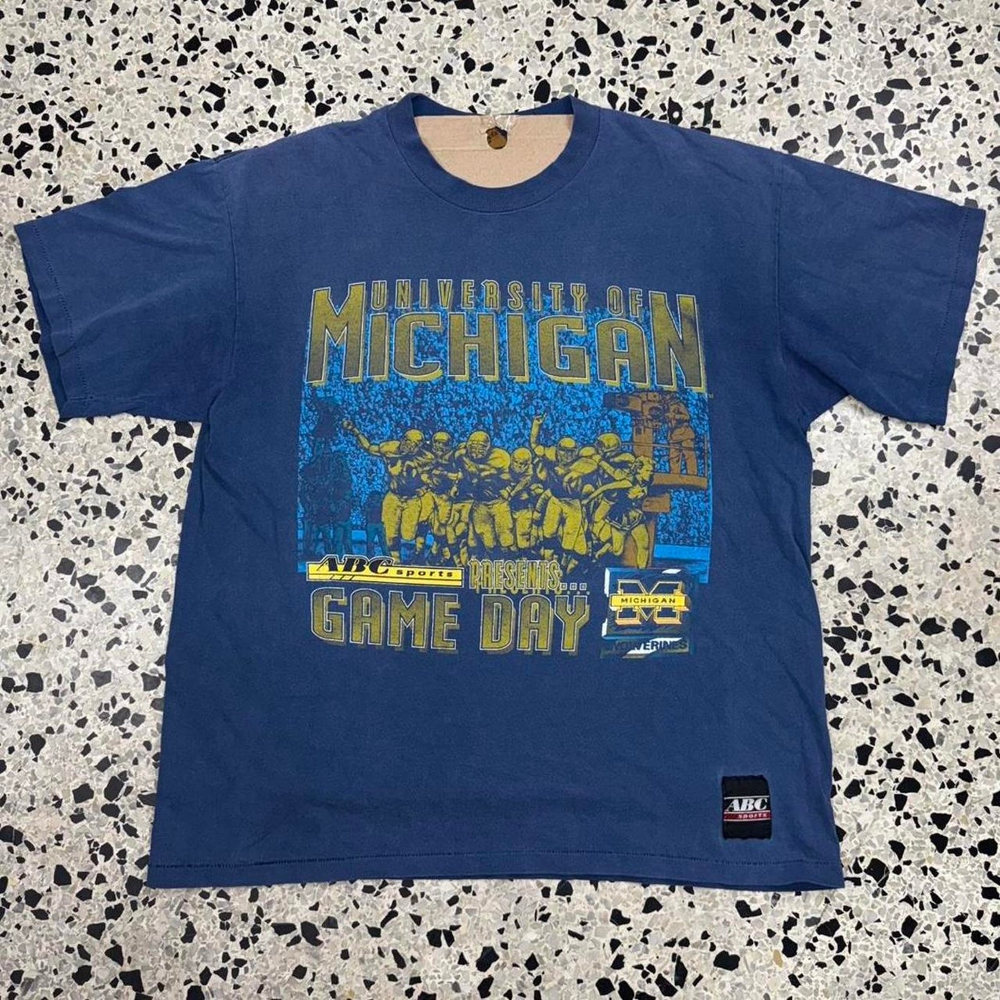 VINTAGE 90S SINGLE STITCH NUTMEG UNIVERSITY OF MICHIGAN ABC SPORTS PRESENTS GAMEDAY TEE: