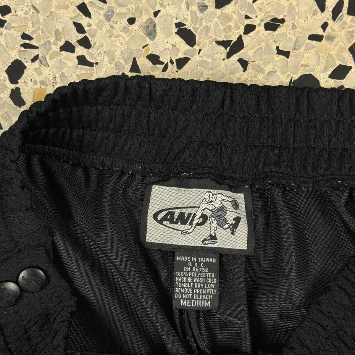 VINTAGE Y2K AND1 BLACK TEARAWAY BASKETBALL MESH PANTS: