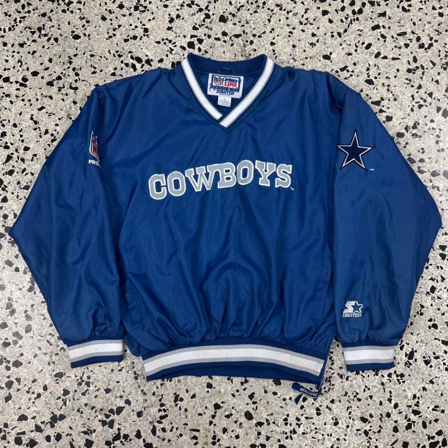 VINTAGE 90S NFL PRO LINE BY STARTER COWBOYS V-NECK SWEATSHIRT: