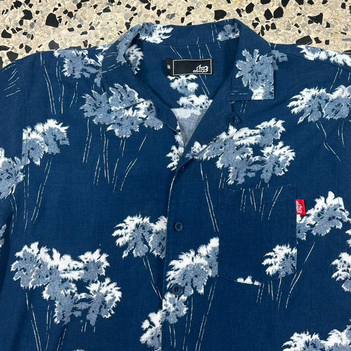 VINTAGE Y2K LOST ENTERPRISES BLUE HAWAIIAN BUTTON UP SHIRT: