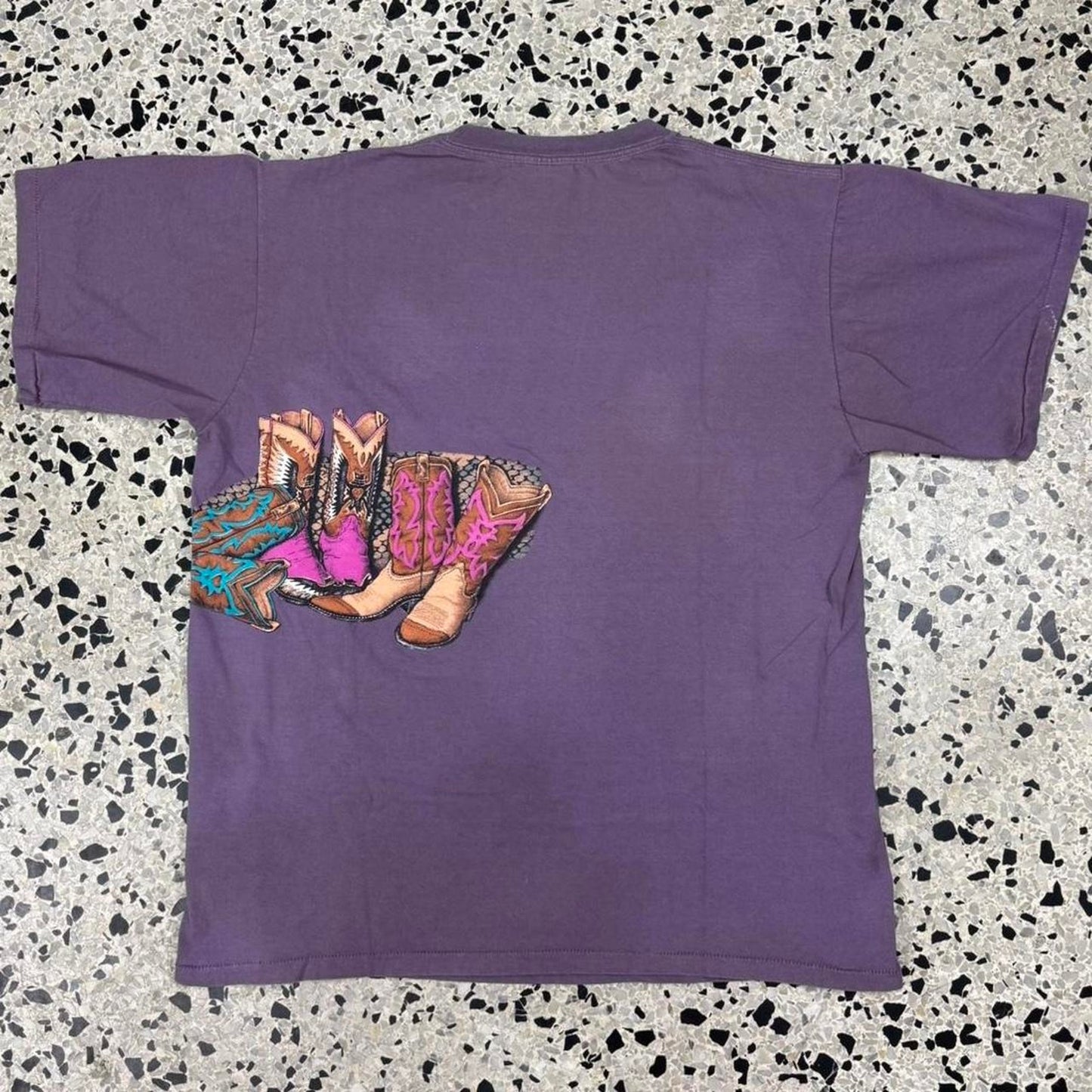 VINTAGE 90S SINGLE STITCH COWBOY BOOT WRAP AROUND TEE: