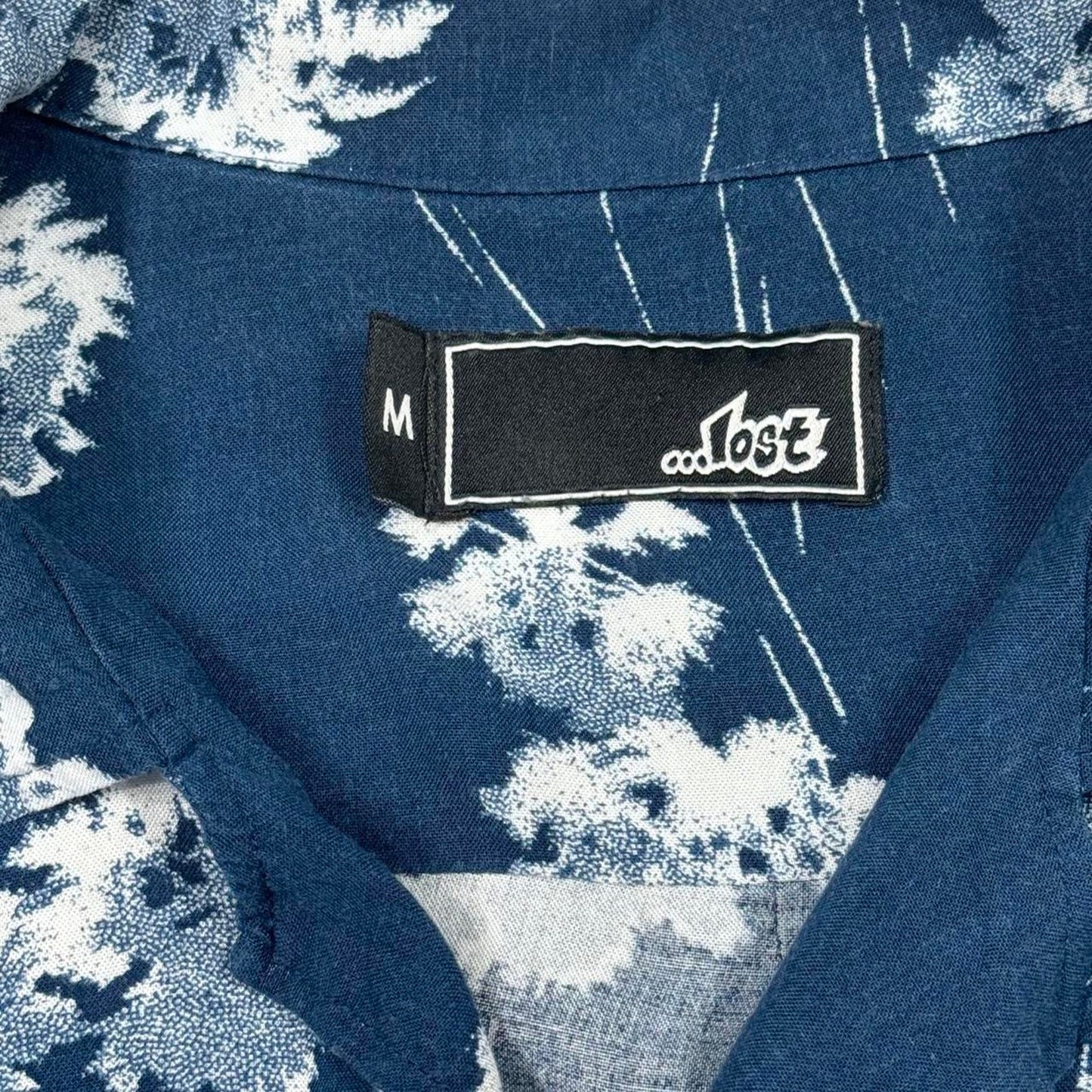 VINTAGE Y2K LOST ENTERPRISES BLUE HAWAIIAN BUTTON UP SHIRT: