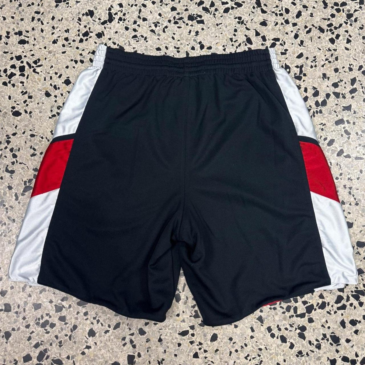 VINTAGE Y2K NIKE SILVER TAG RED/ BLACK/ WHITE REVERSIBLE BASKETBALL SHORTS: