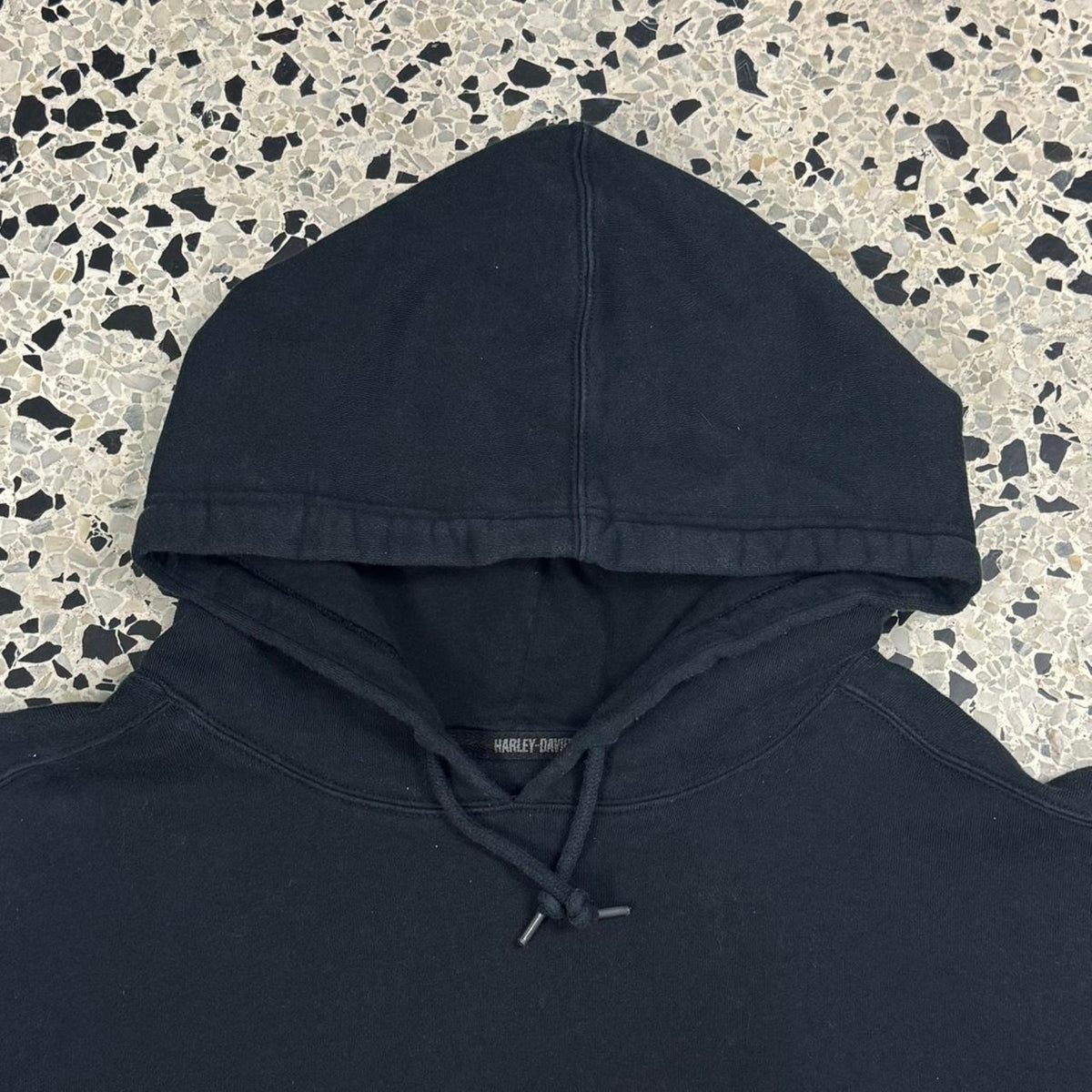 VINTAGE Y2K 2009 HARLEY DAVIDSON CHAIN WINGED SKULL PULLOVER HOODIE: