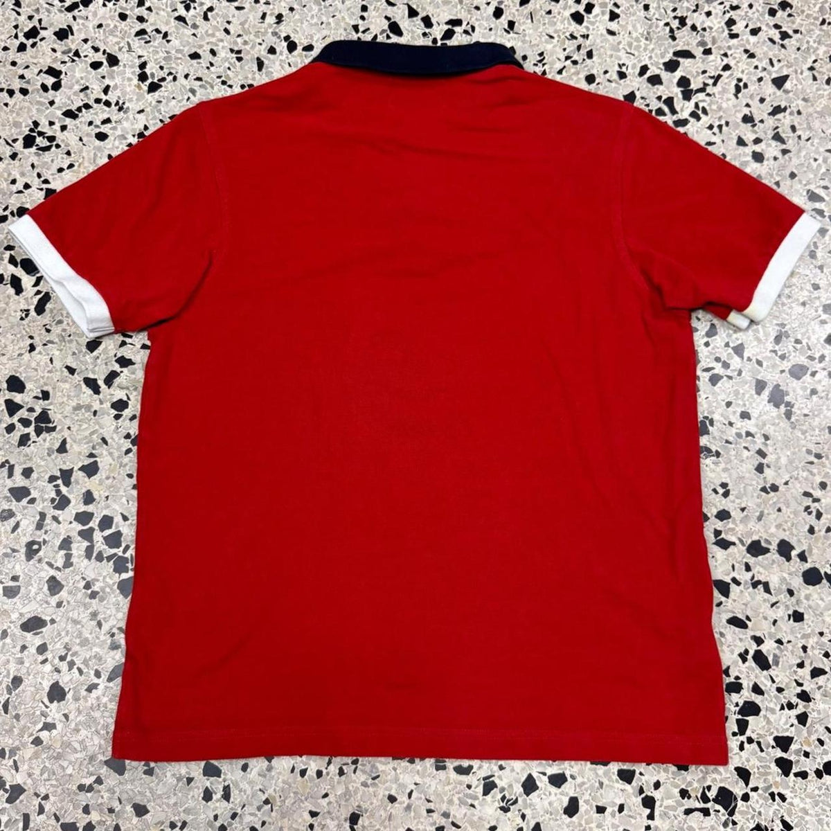 FRED PERRY SLIM FIT RED POLO SHIRT W/ BLUE COLLAR & WHITE CUFFS: