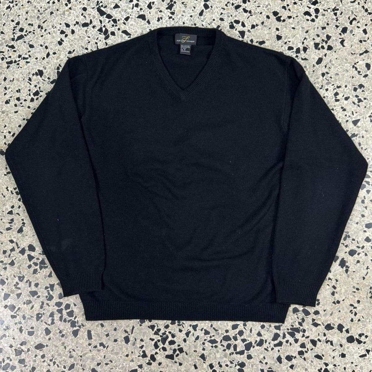 VINTAGE PURE 2-PLY CASHMERE MADE IN HONG KONG V-NECK SWEATER: