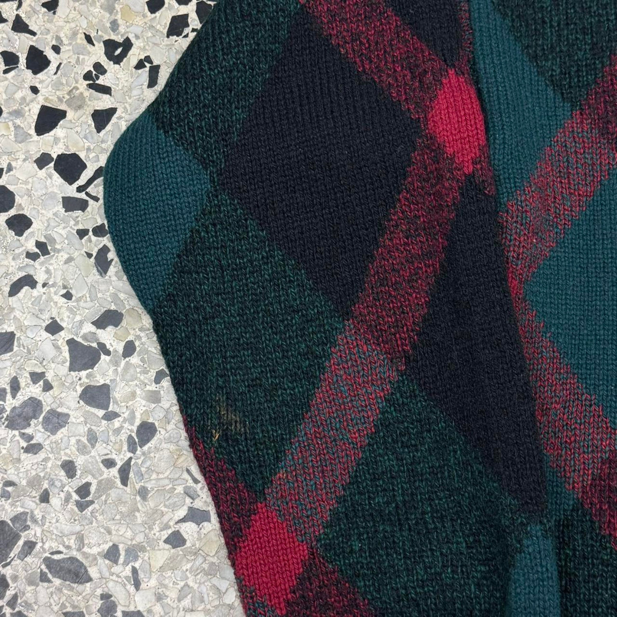 VINTAGE 90S FREEMANTLE 100% PURE WOOL PLAID FLANNEL PATTERNED SWEATER: