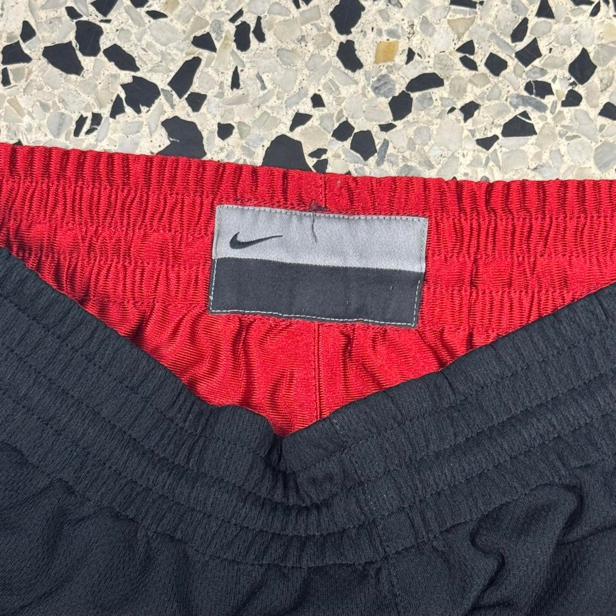 VINTAGE Y2K NIKE SILVER TAG RED/ BLACK/ WHITE REVERSIBLE BASKETBALL SHORTS:
