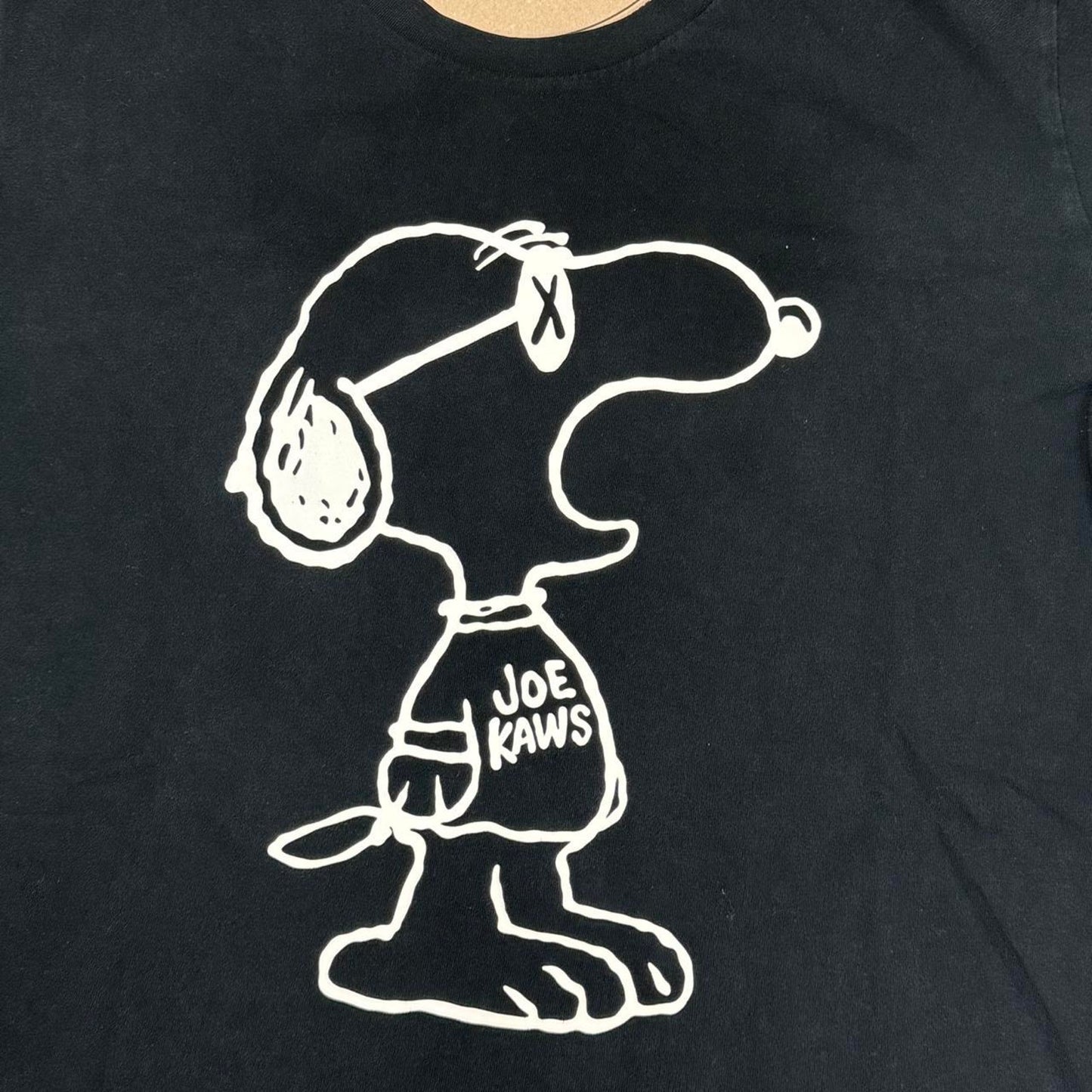 KAWS X PEANUTS X UNIQLO YAWN SNOOPY OUTLINE TEE: