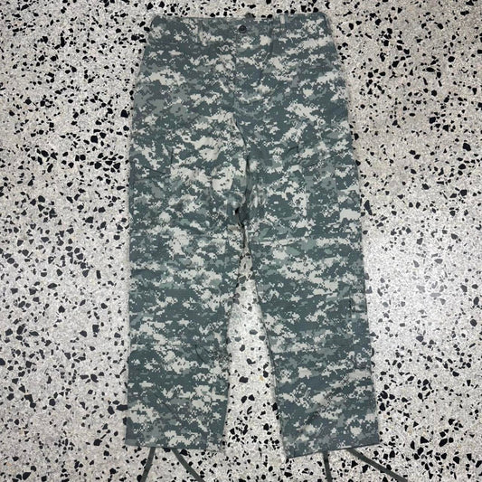 VINTAGE Y2K MILITARY SURPLUS BAGGY DIGI CAMO PANTS: