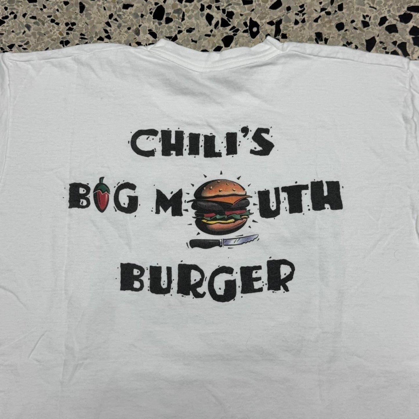 VINTAGE 90S SINGLE STITCH CHILI’S BIG MOUTH BURGER PROMO TEE: