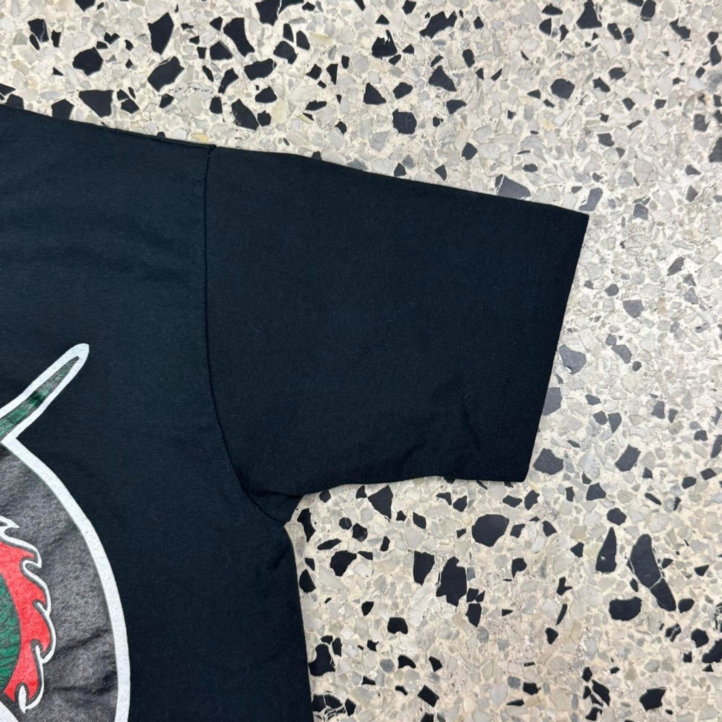 VINTAGE 90S SINGLE STITCH YIN YANG CHINESE DRAGON VS SIBERIAN TIGER TEE: