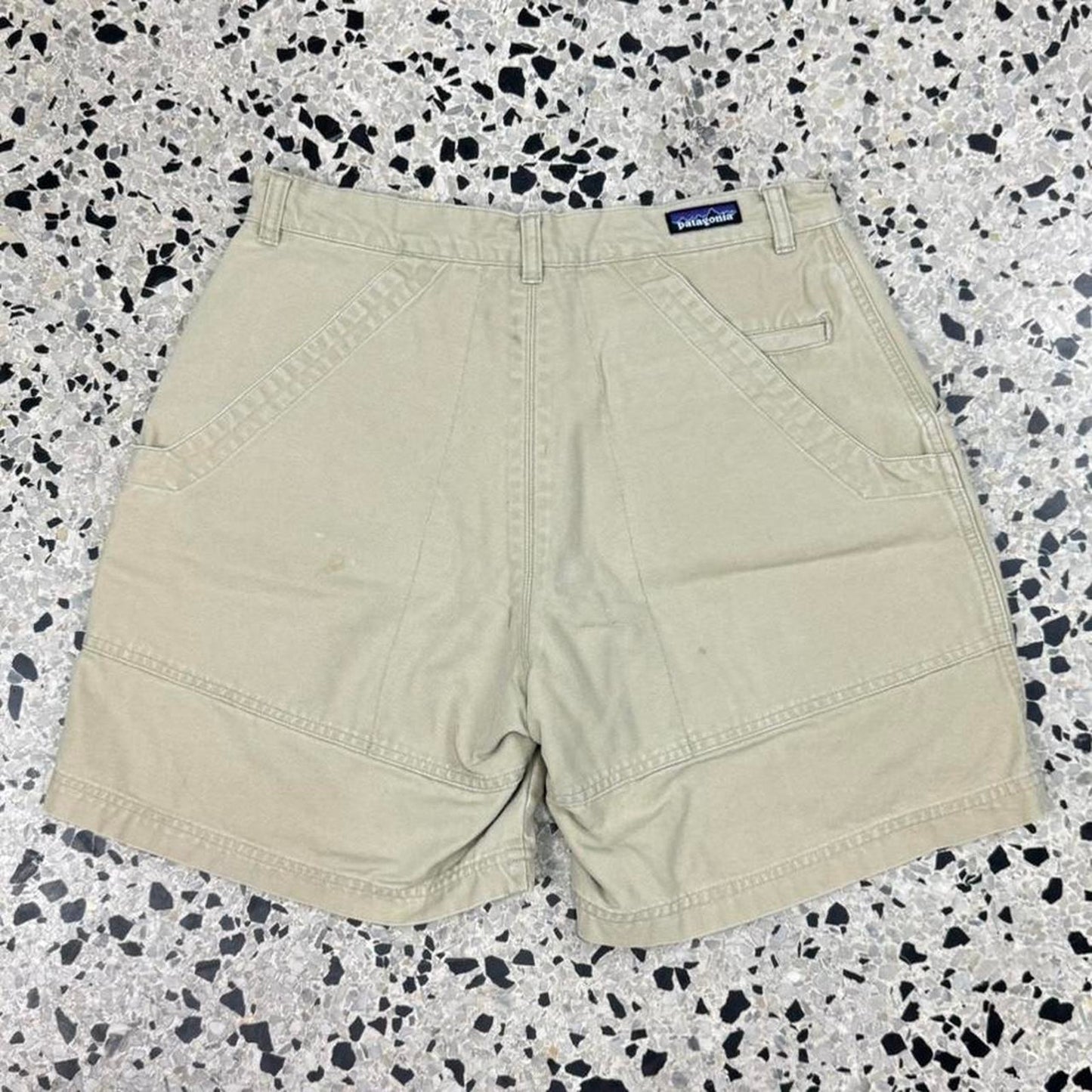 VINTAGE 90S Y2K PATAGONIA KHAKI BEIGE WORK SHORTS:
